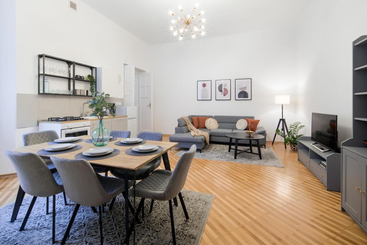 Wawelove Pilsudskiego - 3 Bedroom Apt. With Balcony And Free Parking! Красков Екстериор снимка